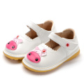 Blanco Cow Squeaky zapatos hechos a mano suave